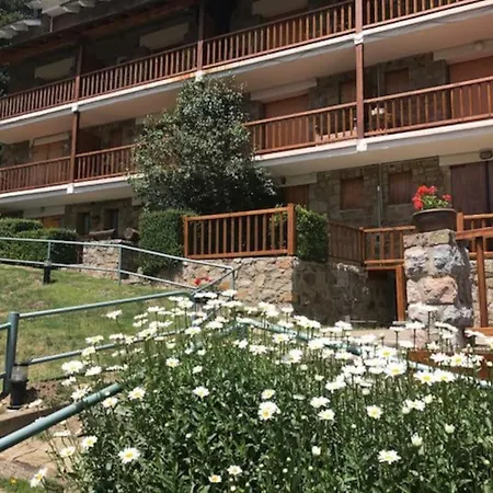 Cerca Pista De Esqui La Molina Con Piscina Y Jardin