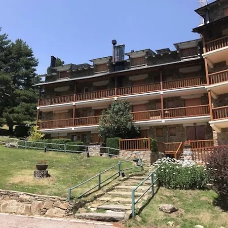 Cerca Pista De Esqui La Molina Con Piscina Y Jardin * La Molina (Girona)